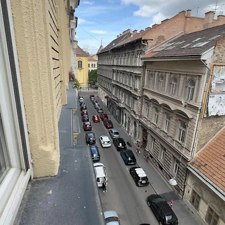 Vibes * Budapešť